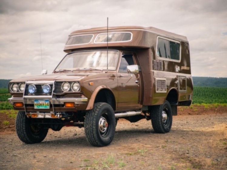 Kamper Toyota Hilux Chinook 4×4 - przepustka do przygody